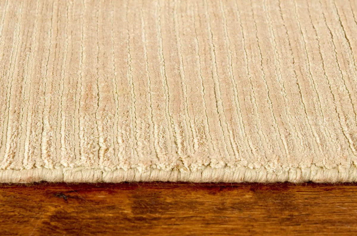 Safavieh Mirage 4'-0" x 6'-0" Rug in Gold
