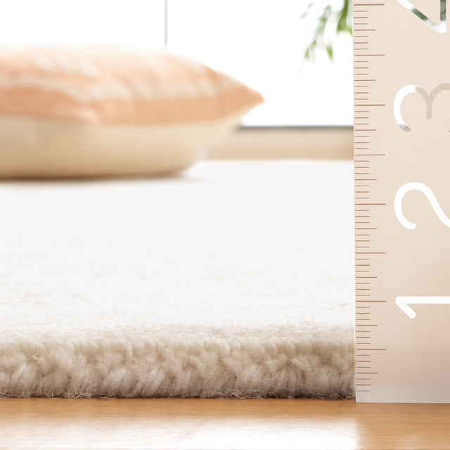 Safavieh Mirage Mir632A Ivory Rug.