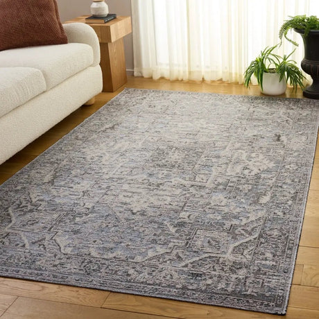 Safavieh Miranda 5'-0" x 8'-0" Rug in Grey / Ivory