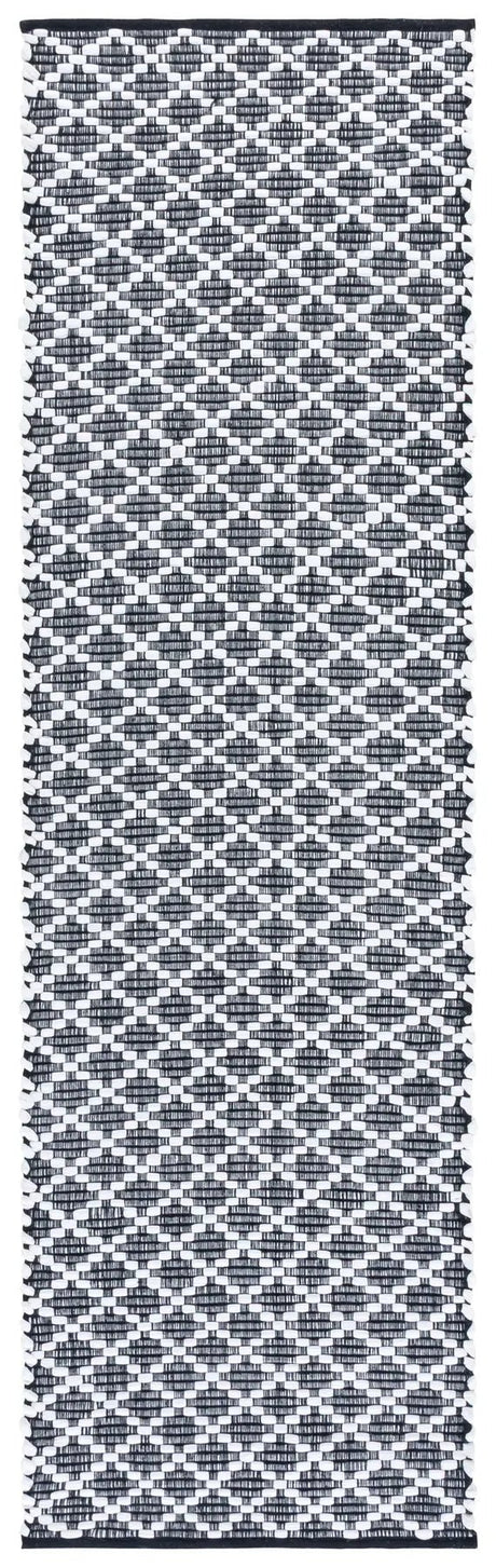 Safavieh Montauk 2'-3" x 8'-0" Rug in Black / Ivory