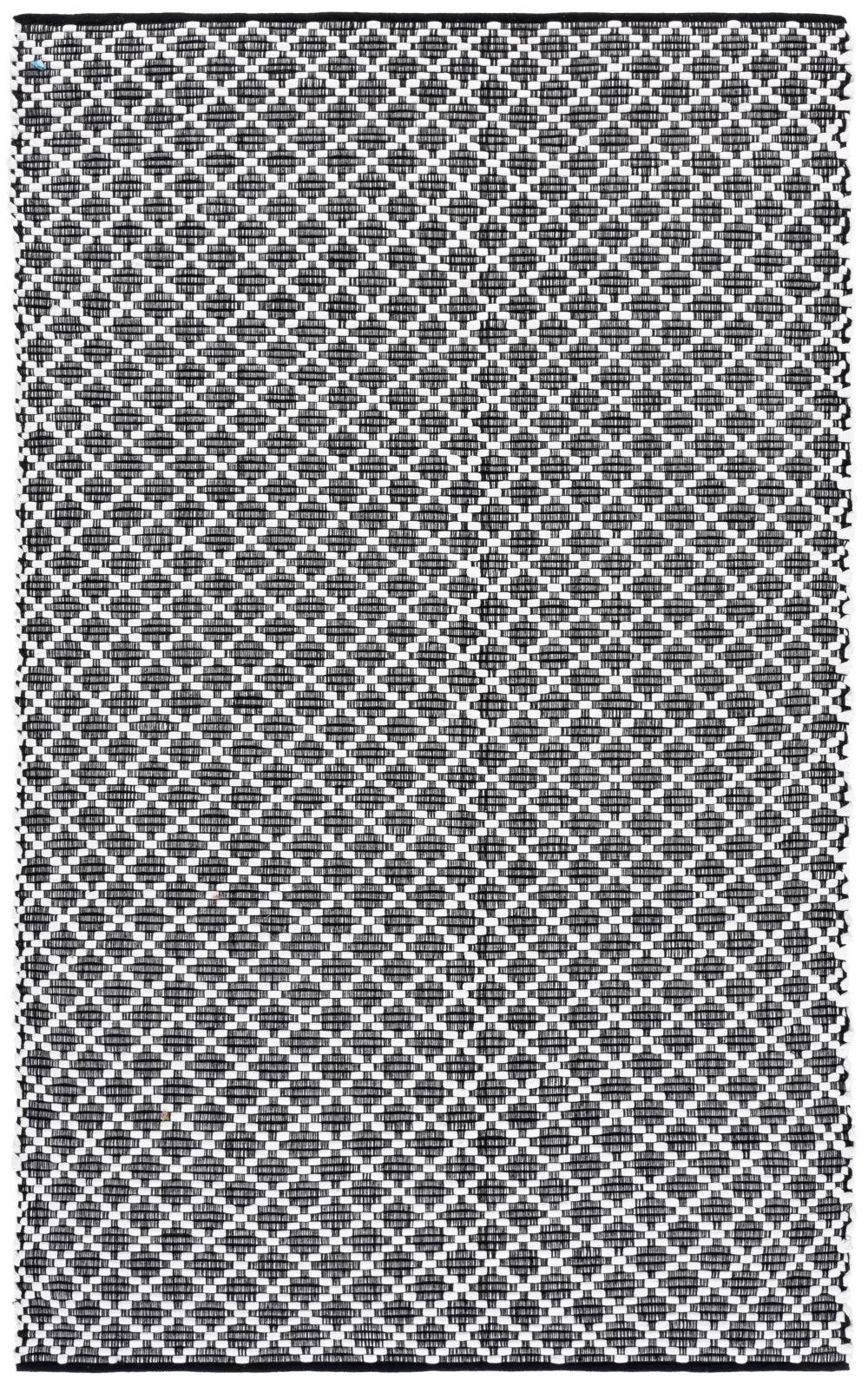 Safavieh Montauk 5'-0" x 8'-0" Rug in Black / Ivory