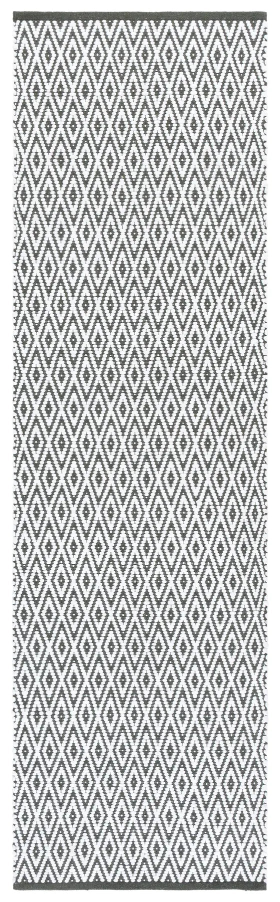 Safavieh Montauk 2'-3" x 8'-0" Rug in Ivory / Green