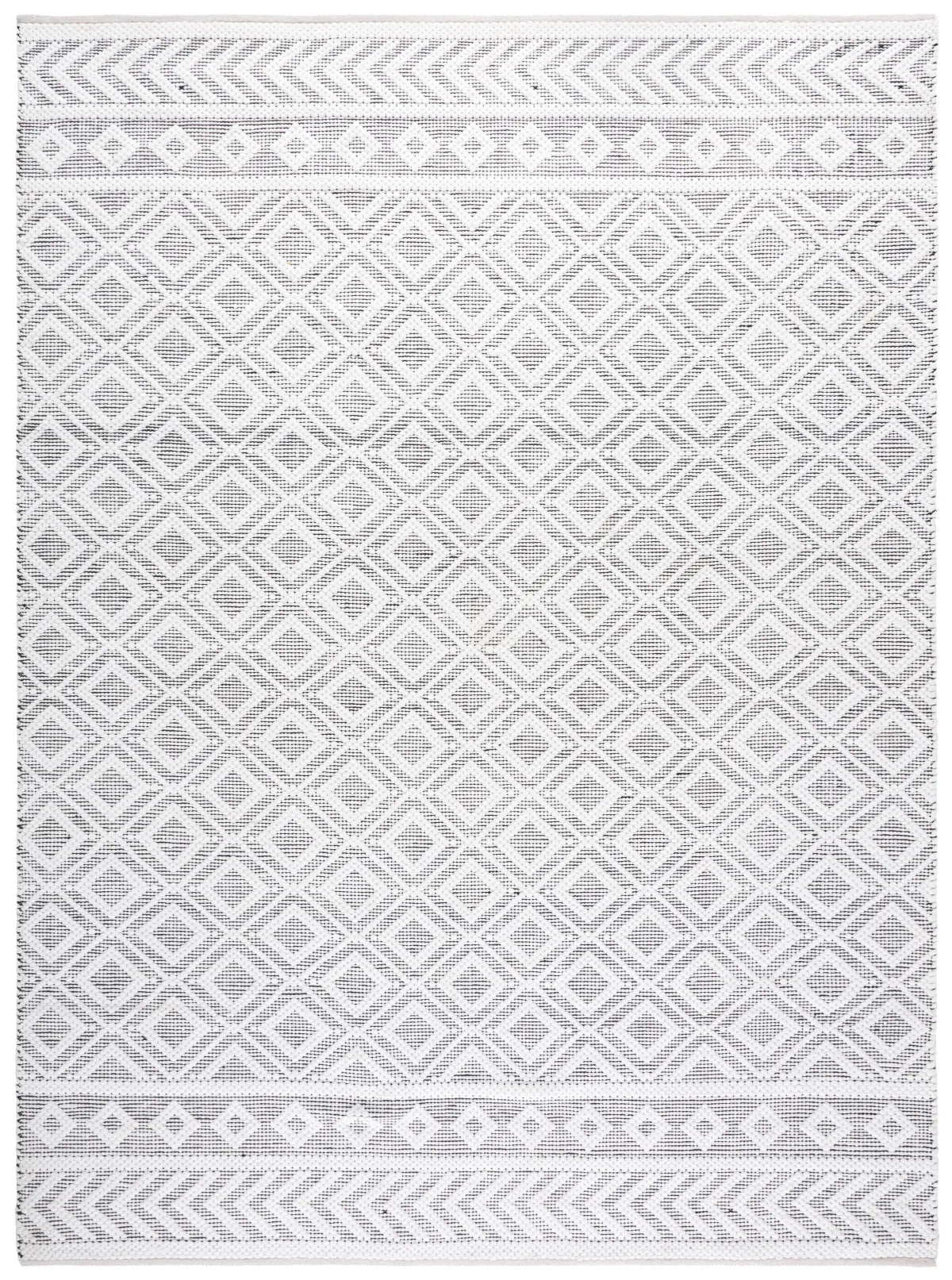Safavieh Montauk 8'-0" x 10'-0" Rug in Ivory / Black