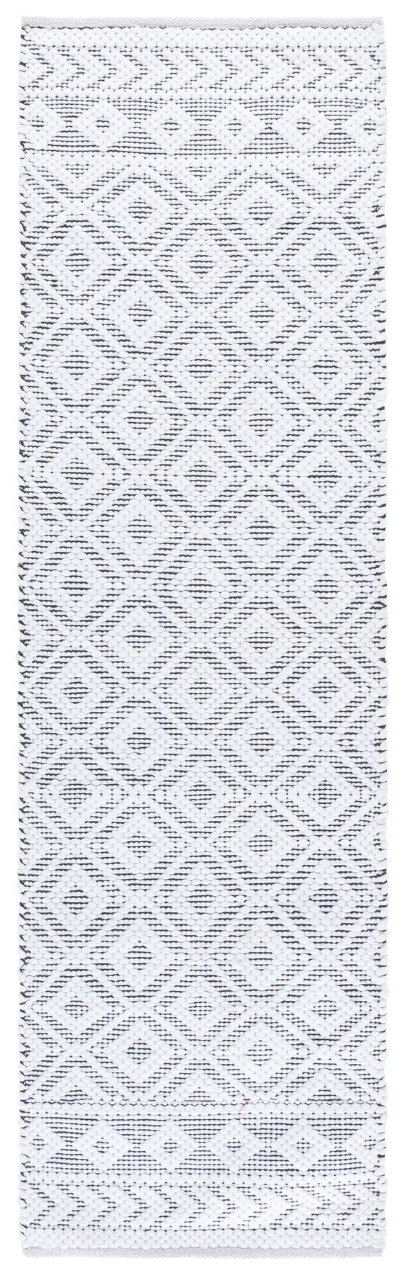 Safavieh Montauk 2'-3" x 8'-0" Rug in Ivory / Black