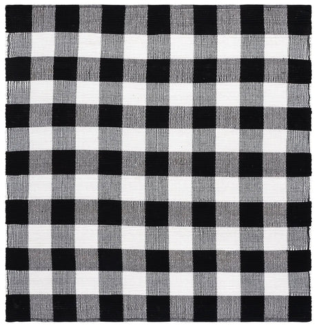 Safavieh Montauk 6'-0" x 6'-0" Rug in Black / Ivory