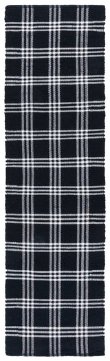 Safavieh Montauk 2'-3" x 8'-0" Rug in Black / Ivory