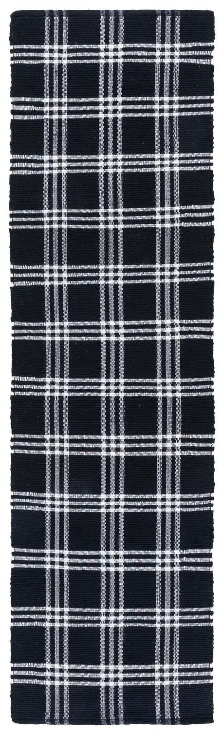 Safavieh Montauk 2'-3" x 8'-0" Rug in Black / Ivory