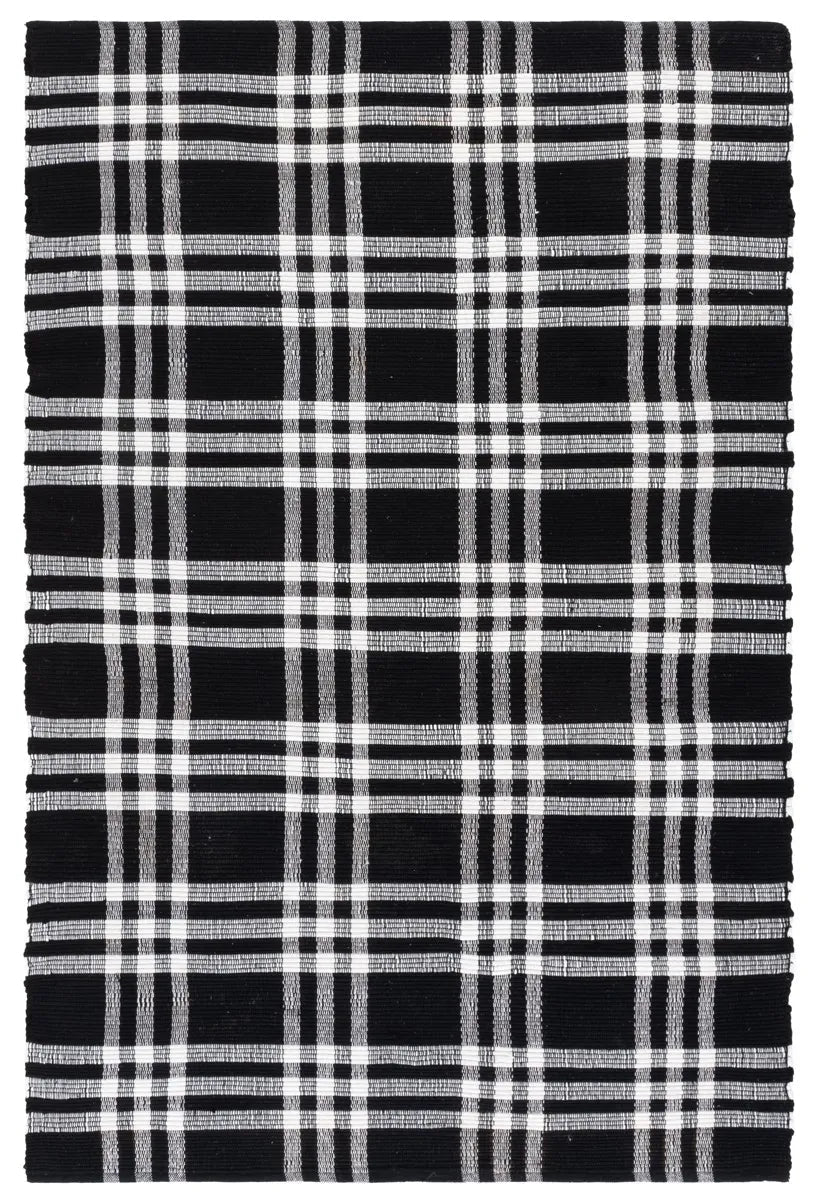 Safavieh Montauk 5'-0" x 8'-0" Rug in Black / Ivory