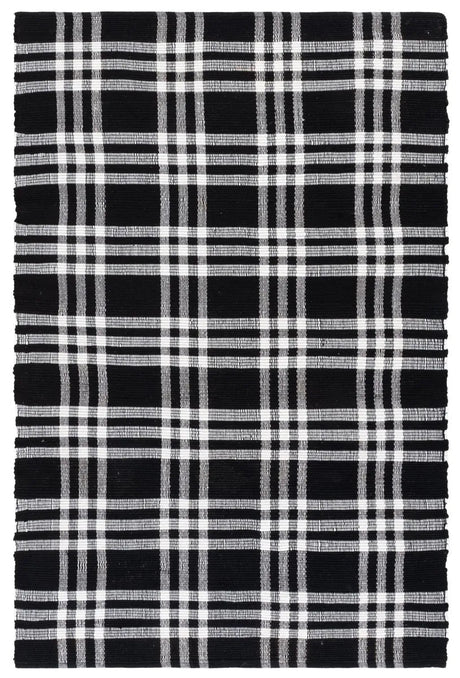 Safavieh Montauk 5'-0" x 8'-0" Rug in Black / Ivory