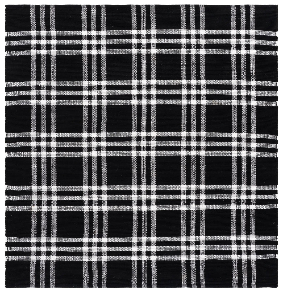 Safavieh Montauk 6'-0" x 6'-0" Rug in Black / Ivory