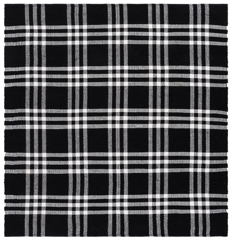 Safavieh Montauk 6'-0" x 6'-0" Rug in Black / Ivory