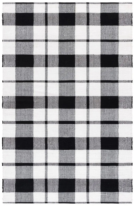 Safavieh Montauk 5'-0" x 8'-0" Rug in Black / Ivory