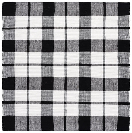 Safavieh Montauk 6'-0" x 6'-0" Rug in Black / Ivory
