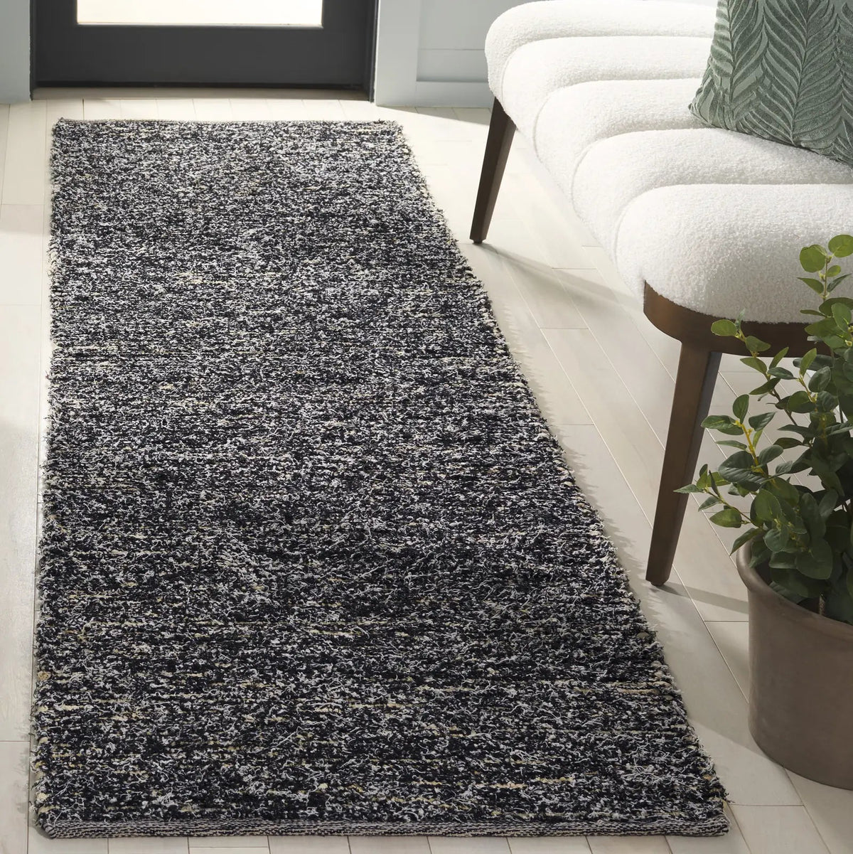 Safavieh Montauk 2'-3" x 8'-0" Rug in Beige / Black
