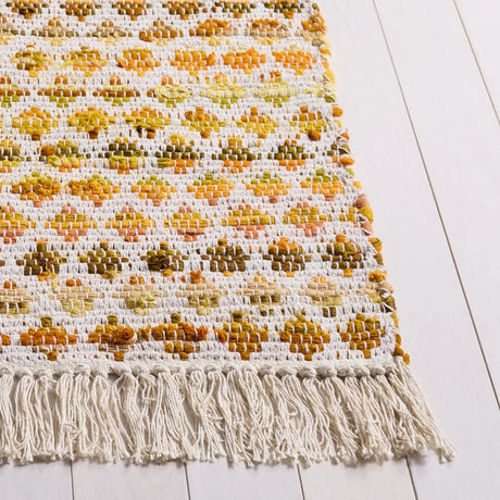 Safavieh Montauk 4'-0" x 6'-0" Rug in Yellow / Ivory