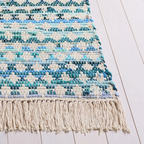 Safavieh Montauk 4'-0" x 6'-0" Rug in Turquoise / Ivory
