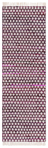 Safavieh Montauk 2'-3" x 8'-0" Rug in Wine / Ivory