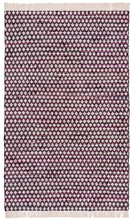 Safavieh Montauk 4'-0" x 6'-0" Rug in Wine / Ivory