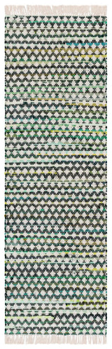 Safavieh Montauk 2'-3" x 8'-0" Rug in Green / Ivory