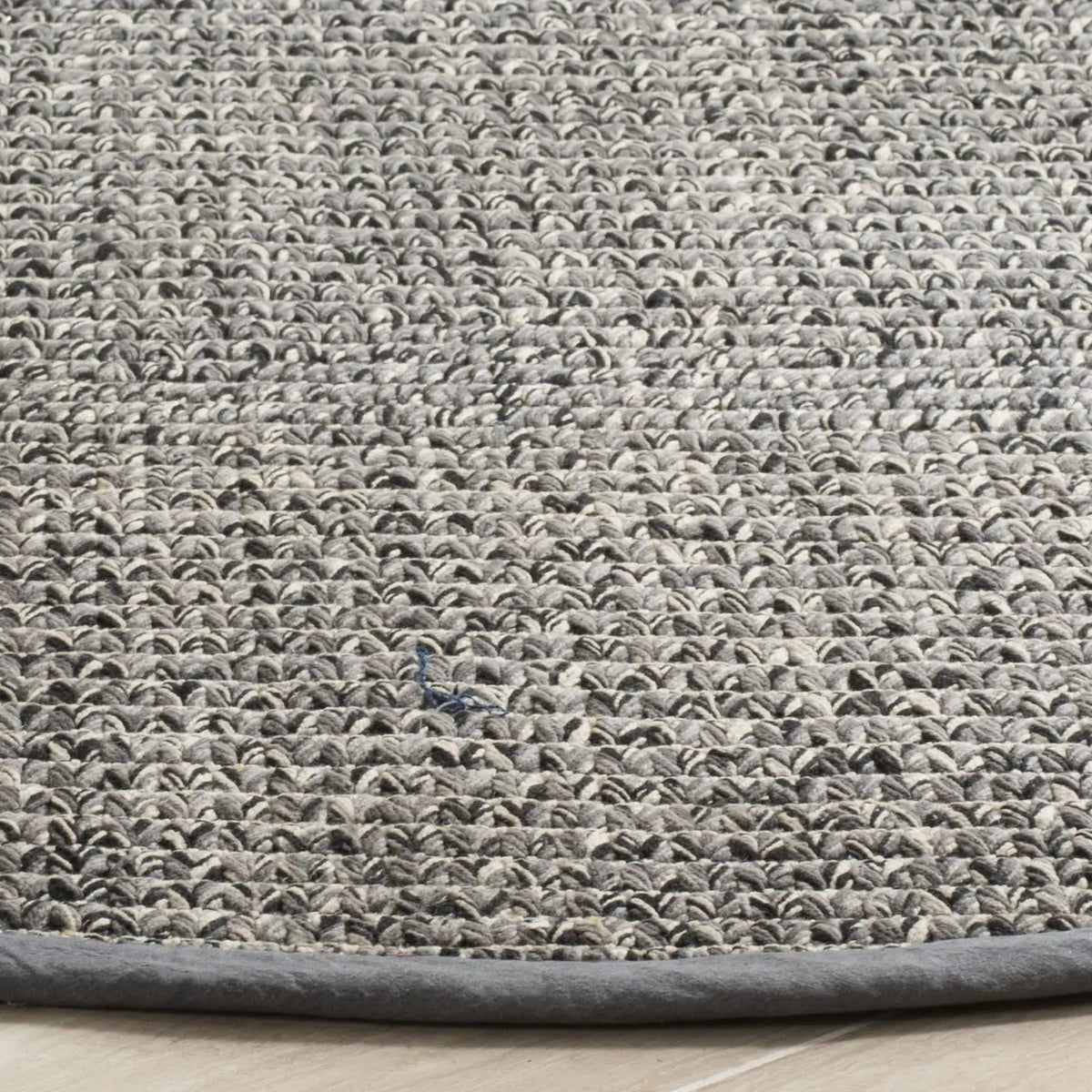 Safavieh Montauk 6'-0" x 6'-0" Rug in Grey / Multi