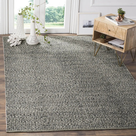 Safavieh Montauk 4'-0" x 6'-0" Rug in Grey / Multi
