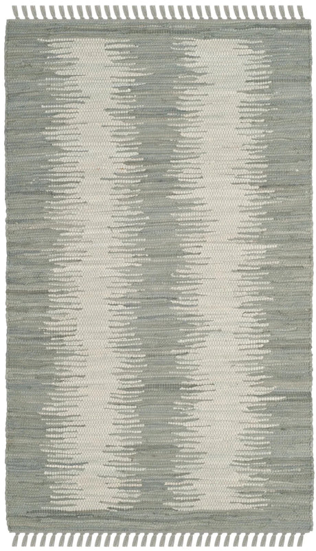 Safavieh Montauk 2'-6" x 4'-0" Rug in Grey