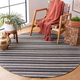 Safavieh Montauk Mtk730Z Black/Ivory Rug.