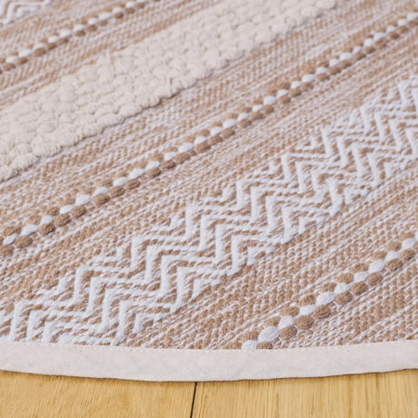 Safavieh Montauk 6'-0" x 6'-0" Rug in Beige / Ivory