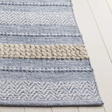 Safavieh Montauk 4'-0" x 6'-0" Rug in Silver / Ivory