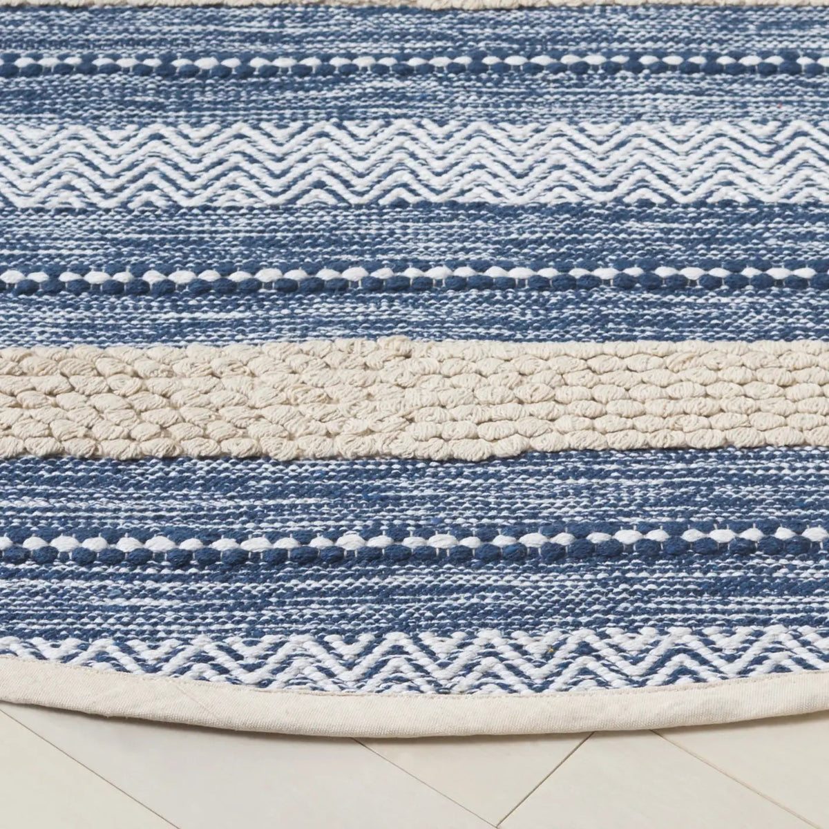 Safavieh Montauk 6'-0" x 6'-0" Rug in Navy / Ivory