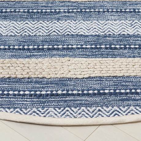 Safavieh Montauk 6'-0" x 6'-0" Rug in Navy / Ivory