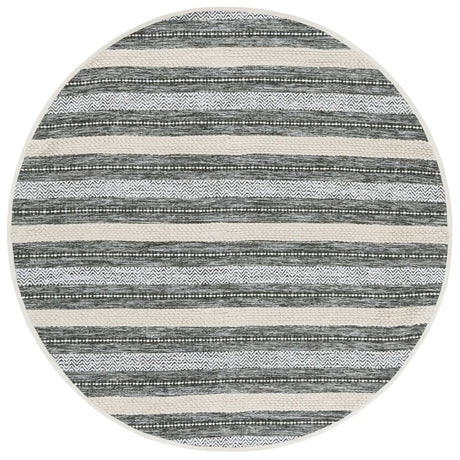 Safavieh Montauk 6'-0" x 6'-0" Rug in Green / Ivory