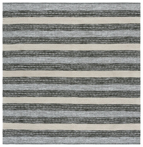 Safavieh Montauk 6'-0" x 6'-0" Rug in Green / Ivory