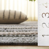 Safavieh Montauk 4'-0" x 6'-0" Rug in Green / Ivory