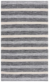 Safavieh Montauk 4'-0" x 6'-0" Rug in Black / Ivory