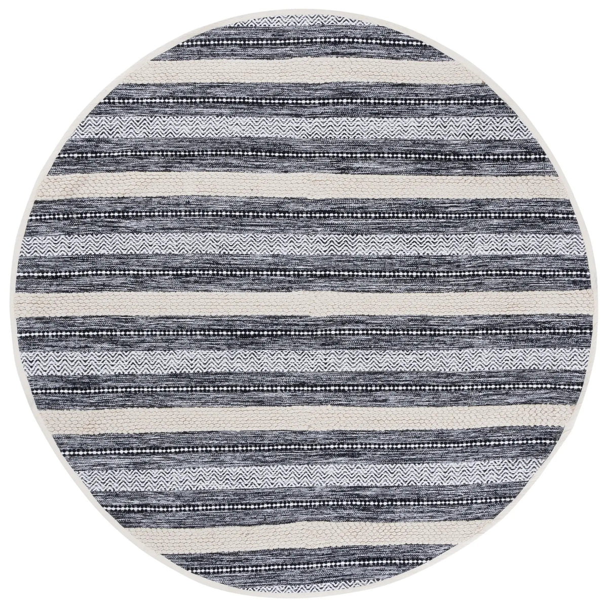 Safavieh Montauk 6'-0" x 6'-0" Rug in Black / Ivory