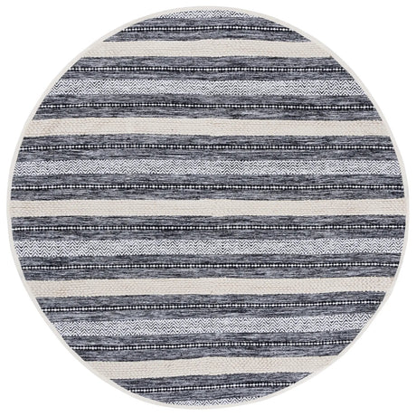 Safavieh Montauk 6'-0" x 6'-0" Rug in Black / Ivory