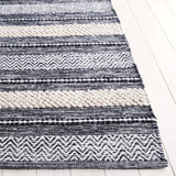 Safavieh Montauk 4'-0" x 6'-0" Rug in Black / Ivory