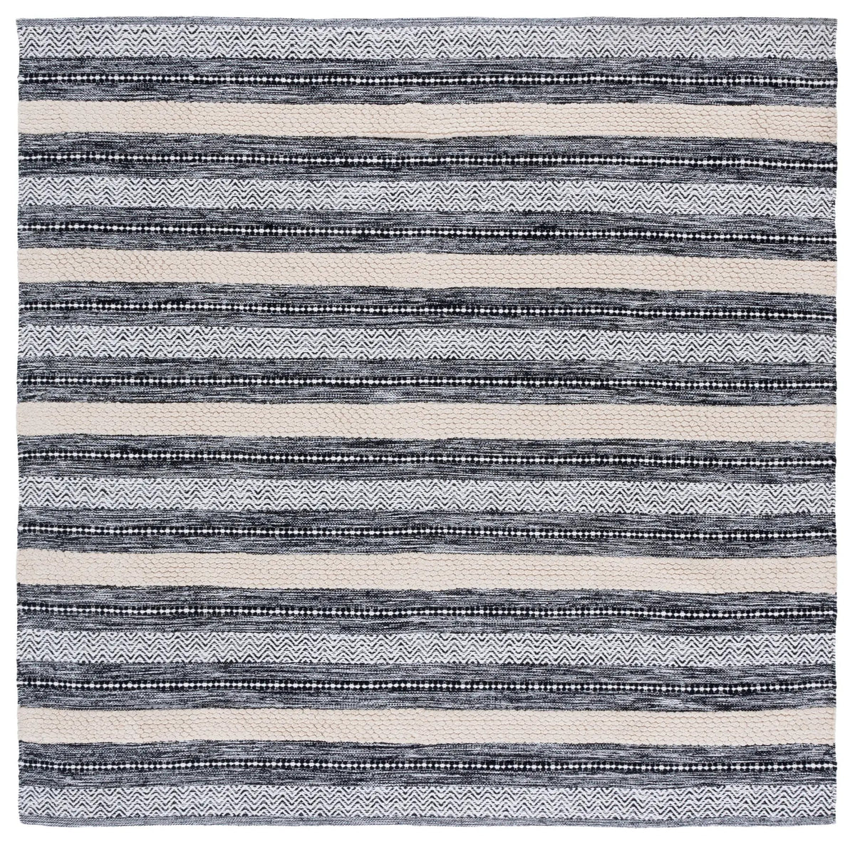 Safavieh Montauk 6'-0" x 6'-0" Rug in Black / Ivory