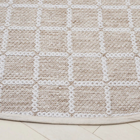 Safavieh Montauk 6'-0" x 6'-0" Rug in Beige / Ivory
