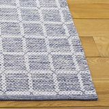 Safavieh Montauk 4'-0" x 6'-0" Rug in Navy / Ivory