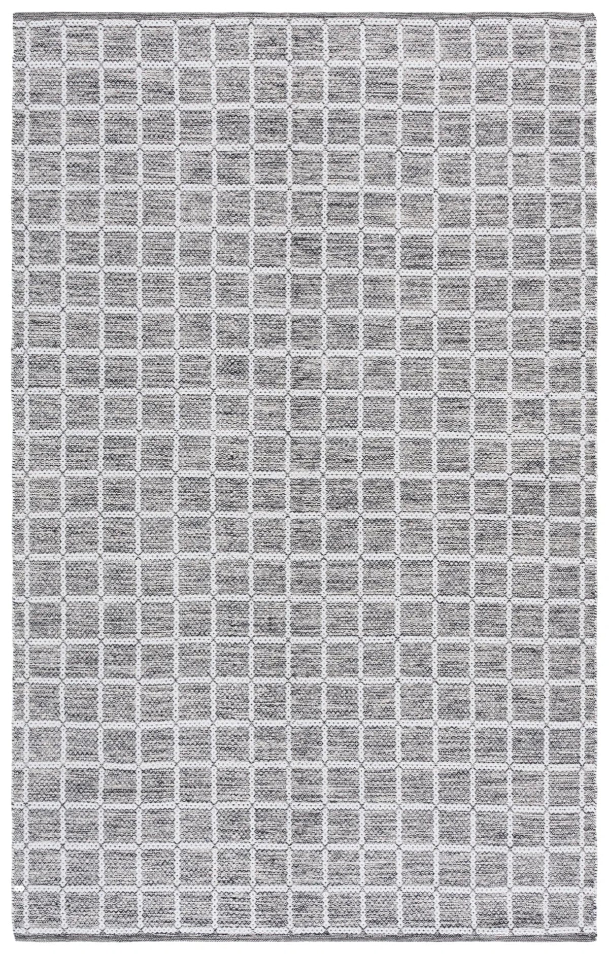 Safavieh Montauk 4'-0" x 6'-0" Rug in Black / Ivory