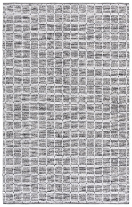 Safavieh Montauk 4'-0" x 6'-0" Rug in Black / Ivory