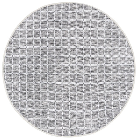 Safavieh Montauk 6'-0" x 6'-0" Rug in Black / Ivory