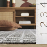 Safavieh Montauk 4'-0" x 6'-0" Rug in Black / Ivory