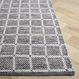 Safavieh Montauk 4'-0" x 6'-0" Rug in Black / Ivory