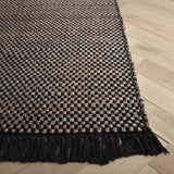 Safavieh Montauk 4'-0" x 6'-0" Rug in Natural / Black