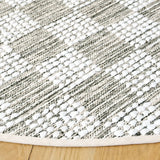 Safavieh Montauk 6'-0" x 6'-0" Rug in Green / Ivory