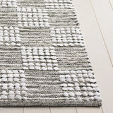 Safavieh Montauk 4'-0" x 6'-0" Rug in Green / Ivory