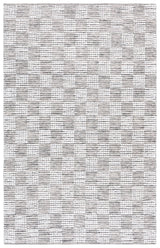 Safavieh Montauk 4'-0" x 6'-0" Rug in Black / Ivory